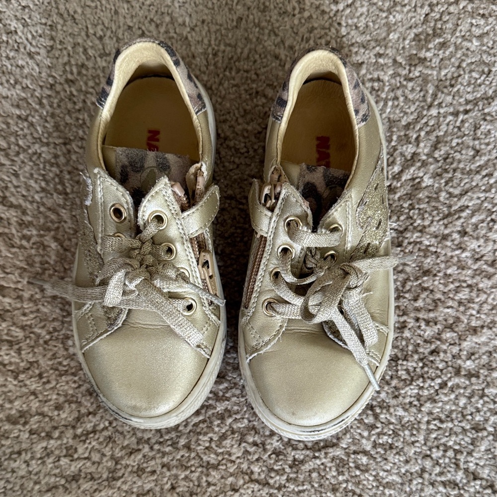 Naturino girls Shoes in Gold and Tan